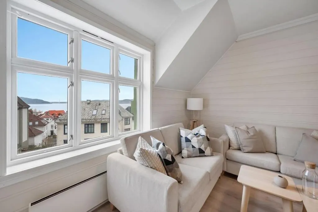 Cozy & Modern Apartment In Historic Area Of Bergen