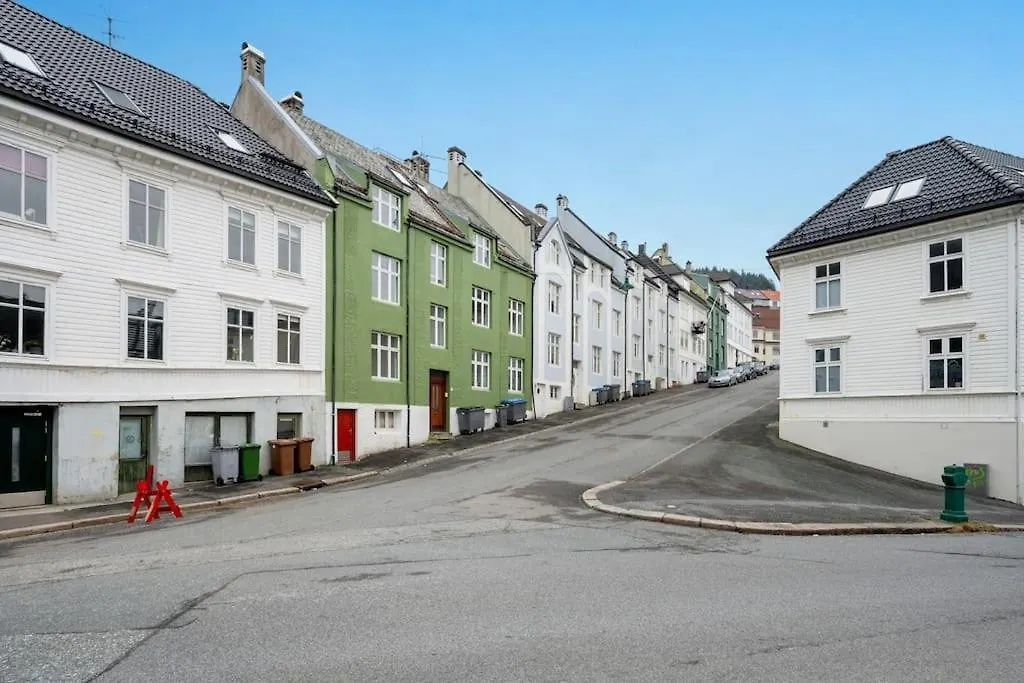 Cozy & Modern Apartment In Historic Area Of Bergen