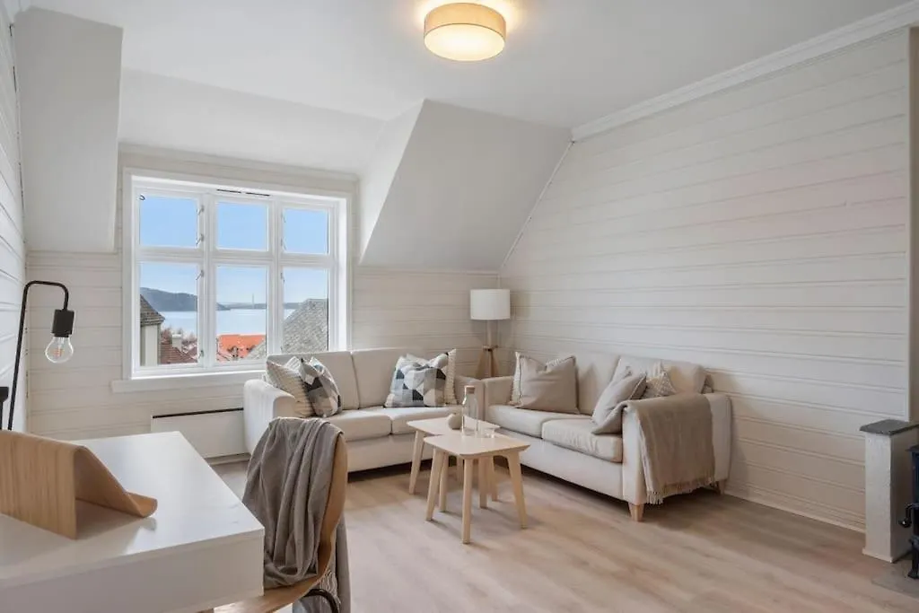 Cozy & Modern Apartment In Historic Area Of Bergen